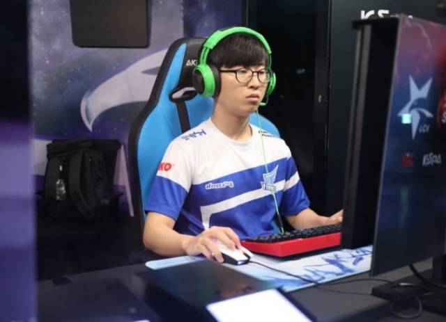 战中淡定自 战中淡定自