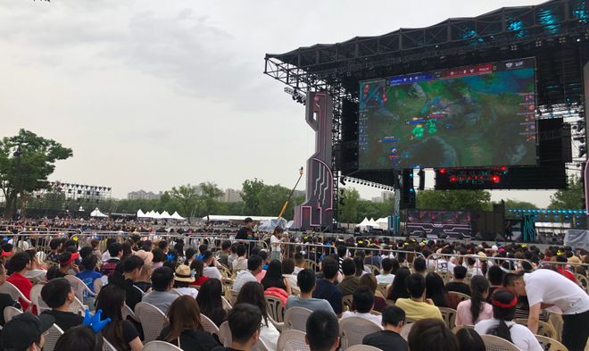 站稳脚跟 站稳脚跟